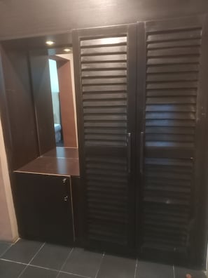 Desk, laptop workspace, free WiFi