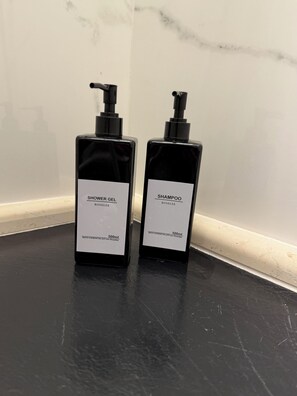 Shower, hair dryer, bidet, towels - La Casina di Fabbrizzi Rebecca 100mt from Piazza Grande, city center (Arezzo)