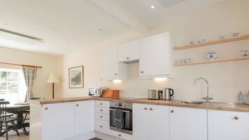 Cookware/dishes/utensils