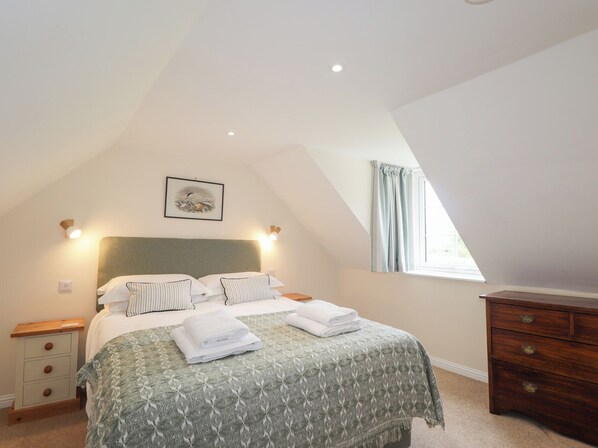 2 bedrooms, individually decorated, individually furnished, free WiFi