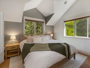 3 bedrooms, iron/ironing board, free WiFi