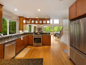 冷蔵庫、電子レンジ、コーヒー / ティーメーカー、トースター