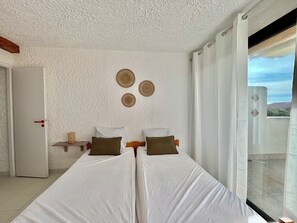 Fer et planche à repasser, Wi-Fi gratuit, draps fournis