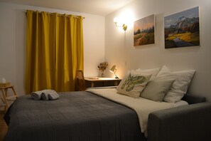 1 bedroom, iron/ironing board, Internet, bed sheets