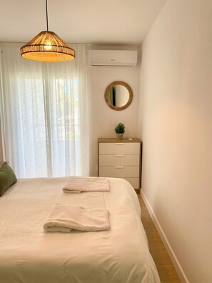 Iron/ironing board, free WiFi, bed sheets