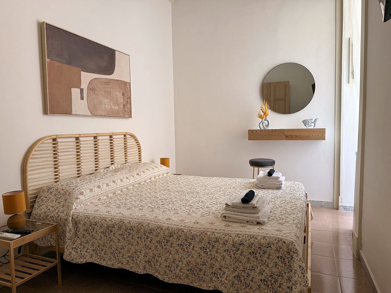 Habitación doble clásica, 1 cama Queen size, vista parcial al mar | Wifi gratis y ropa de cama 