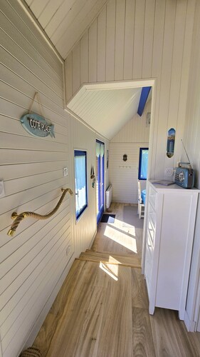 A unique experience: immersion in a marine chalet in the heart of nature