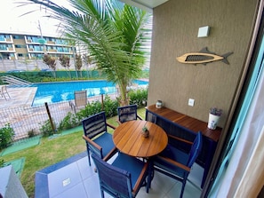 Studio familial, 1 chambre, lanai, vue sur la piscine | Espace de travail pour ordinateurs portables, rideaux dâobscurcissement