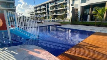 10 outdoor pools