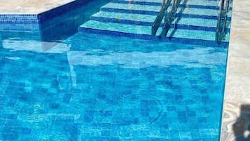 10 outdoor pools