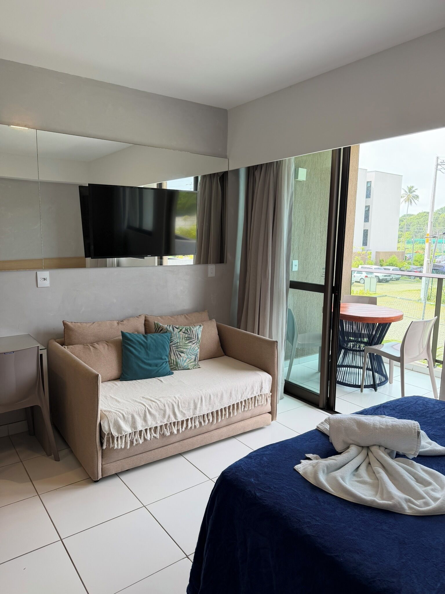 Familie-studiolejlighed - 1 soveværelse - hawaiiansk terrasse - udsigt til pool | Arbejdsområde til bærbare computere, mørklægningsgardiner, lydisolering