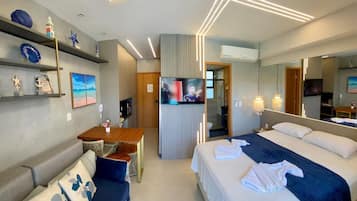 Espaço de trabalho para notebook, cortinas blackout