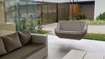 Coin salon dans le hall