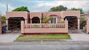 Apartamento, 2 quartos, acessível, para fumantes | Fachada