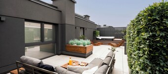 Luxurious apartment with Jacuzzi Hideout • Warsaw Terrace • Free Parking & WIFI