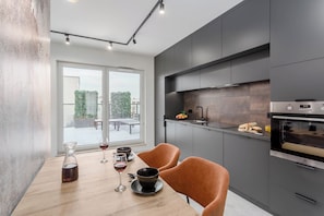 Fridge, microwave, oven, stovetop