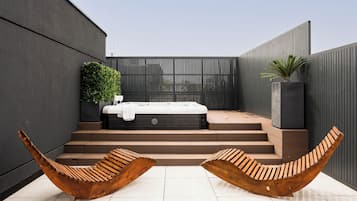 Bain à remous extérieur