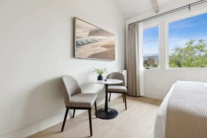Iron/ironing board, travel crib, WiFi, bed sheets
