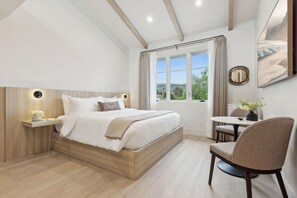 Iron/ironing board, travel crib, WiFi, bed sheets - Casa Riviera 20 - Boutique Suites (Santa Barbara)