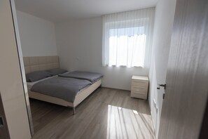 Appartement Confort, 2 chambres, balcon, vue ville | Bureau, Wi-Fi gratuit