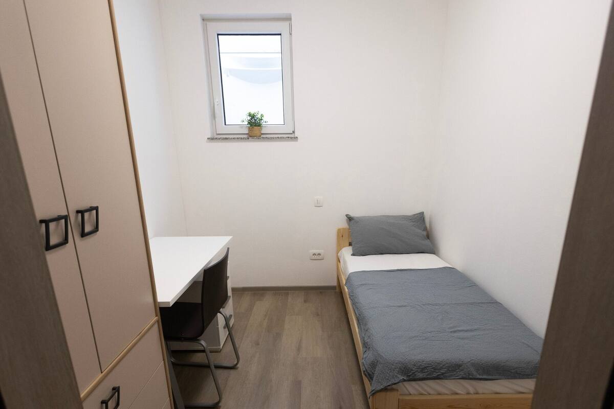 Economy Single Room, 1 Single Bed, Non Smoking, Shared Bathroom