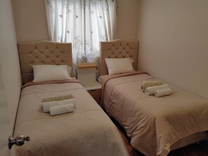 3 chambres, fer et planche à repasser, Wi-Fi, draps fournis