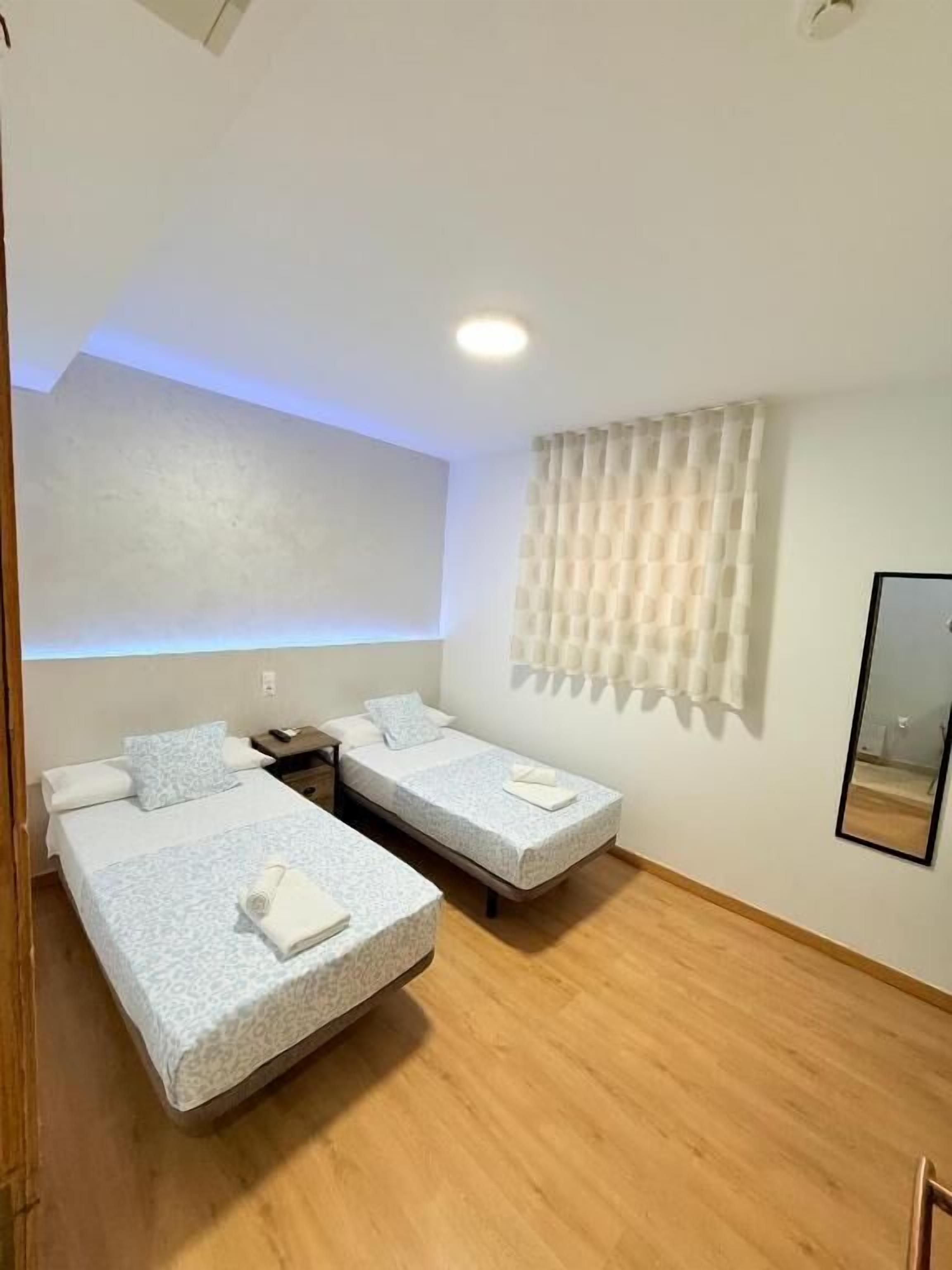 Economy Twin Room (Shared Bathroom) | Free WiFi