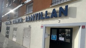 A building with a sign reading "SANTILLAN HOTEL QUINTA SANTILLAN 3".