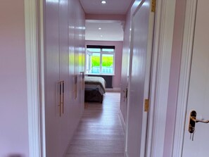 3 bedrooms, free WiFi, bed sheets