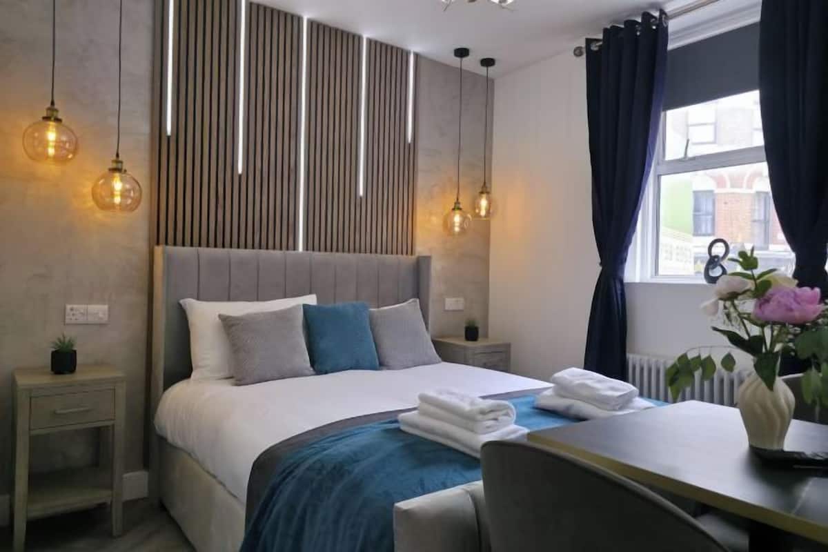 Desk, laptop workspace, iron/ironing board, free WiFi