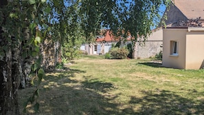 Property grounds - Less than 1 hour from Paris in the countryside. Pets welcome! (Les Villages Vovéens)