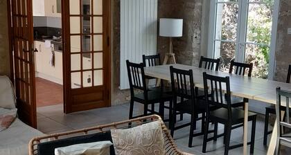 Less than 1 hour from Paris in the countryside. Pets welcome!