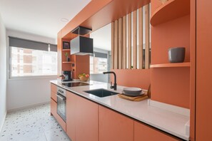 Kühlschrank, Mikrowelle, Ofen, Geschirrspüler