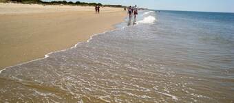 Apartment in Islantilla (Golf) with magnificent common areas and swimming pool.