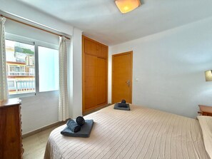 2 habitaciones, tabla de planchar con plancha y wifi gratis 