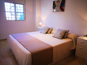 2 soverom, strykejern/-brett, wi-fi (inkludert) og sengetøy