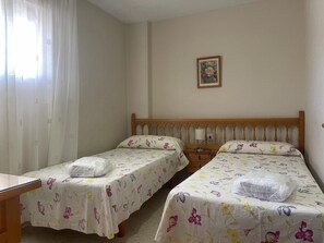 2 dormitorios, tabla de planchar con plancha, wifi gratis y ropa de cama