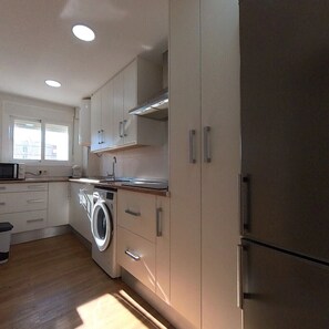 Refrigerador, microondas, horno, placa de cocina