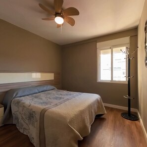 2 bedrooms, iron/ironing board, bed sheets