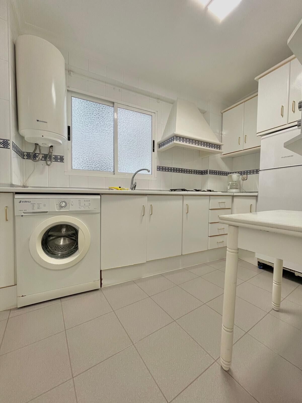 Fridge, microwave, oven, coffee/tea maker