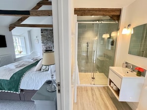 4 chambres, fer et planche à repasser, lit parapluie, Wi-Fi gratuit