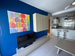 Kühlschrank, Mikrowelle, Geschirrspüler