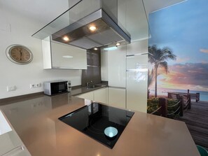 Kühlschrank, Mikrowelle, Geschirrspüler