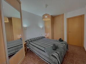 Iron/ironing board, free WiFi, bed sheets