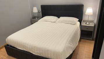 In-room safe, soundproofing, iron/ironing board, free WiFi