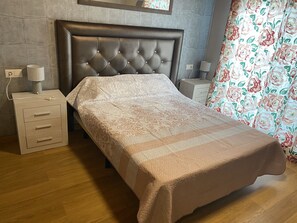 3 quartos, ferros/tábuas de passar roupa, Wi-Fi de cortesia