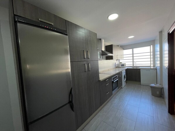 Refrigerador, microondas, horno, lavavajillas