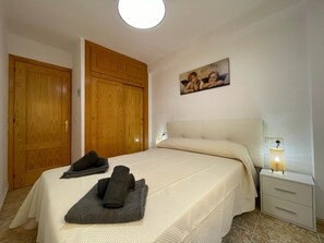 1 chambre, fer et planche à repasser, Wi-Fi gratuit, draps fournis