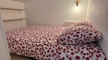 5 bedrooms, WiFi, bed sheets