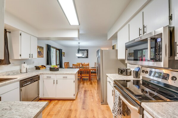 House (3 Bedrooms) | Interior